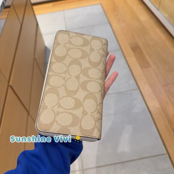 NWT Coach Long Zip Around Wallet In Signature Canvas C4452 LIGHT KHAKI/CHALK - Picture 3 of 5